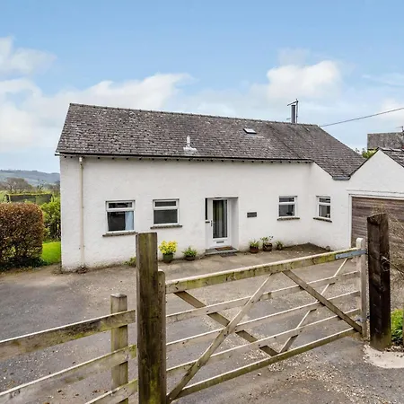 5 Bed In Outgate And Tarn Hows Llh55 *