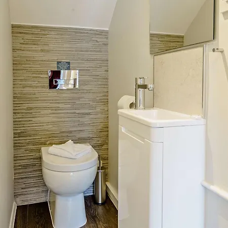 5 Bed In Outgate And Tarn Hows Llh55